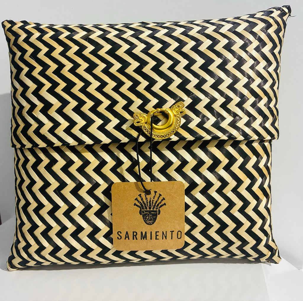 Tetera Straw Clutch